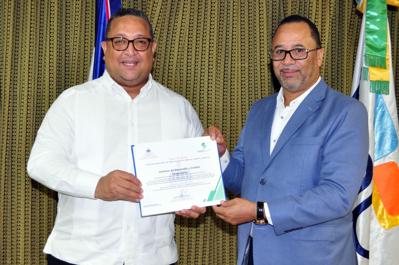 Directivos de INAP e IDECOOP