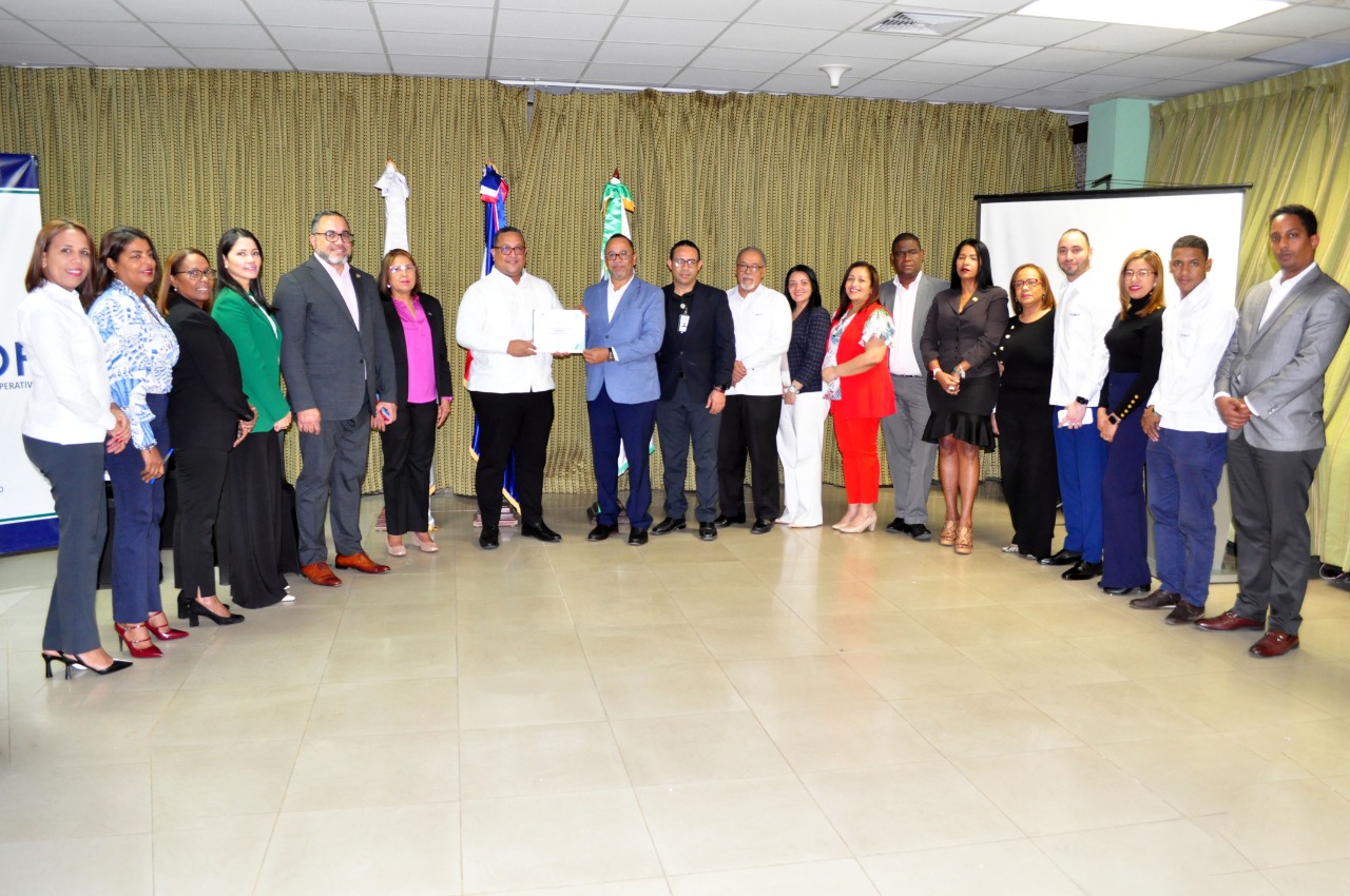 Directivos de IDECOOP e INAP
